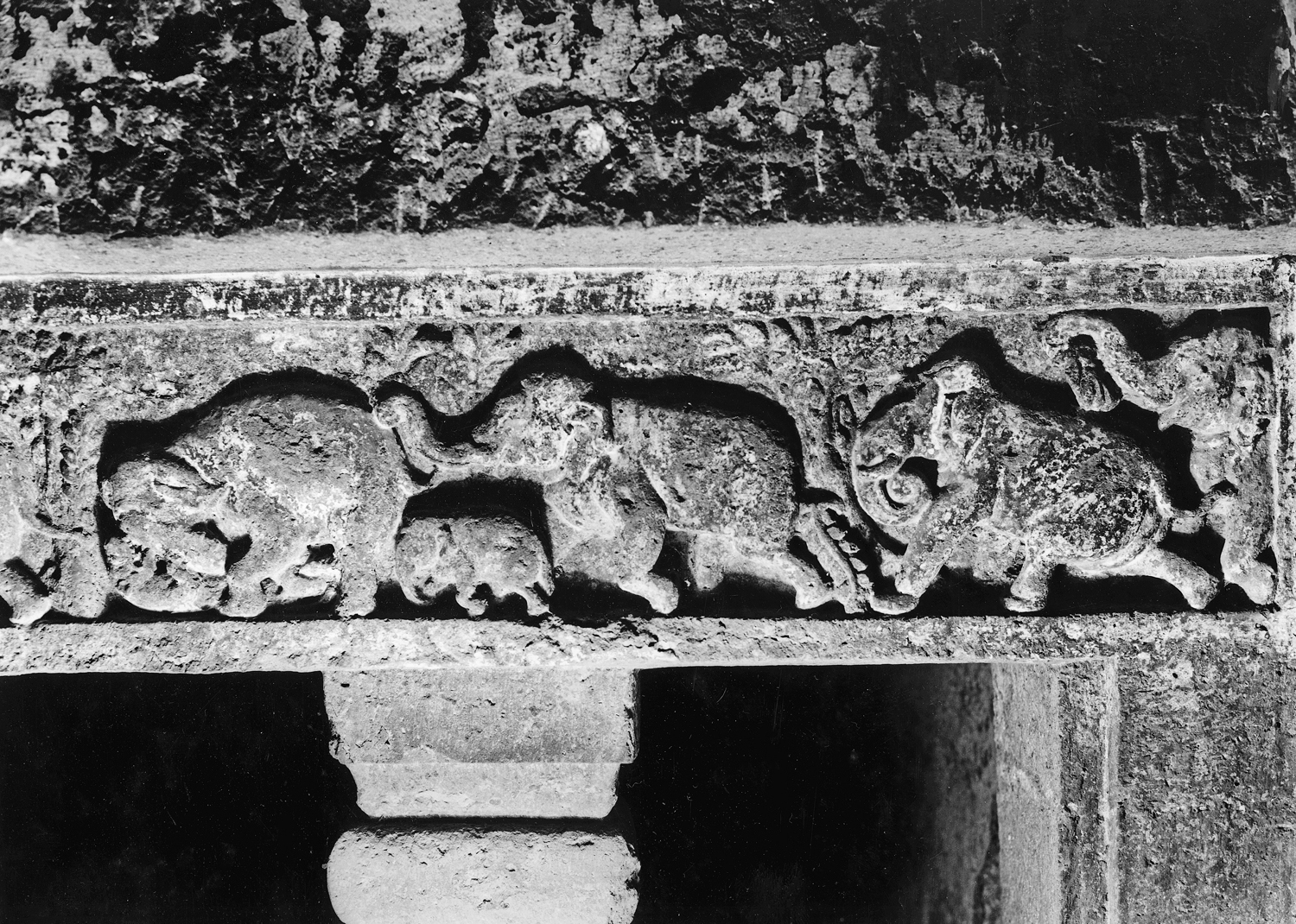 Cave 06, Ajanta, Aurangabad, Maharashtra