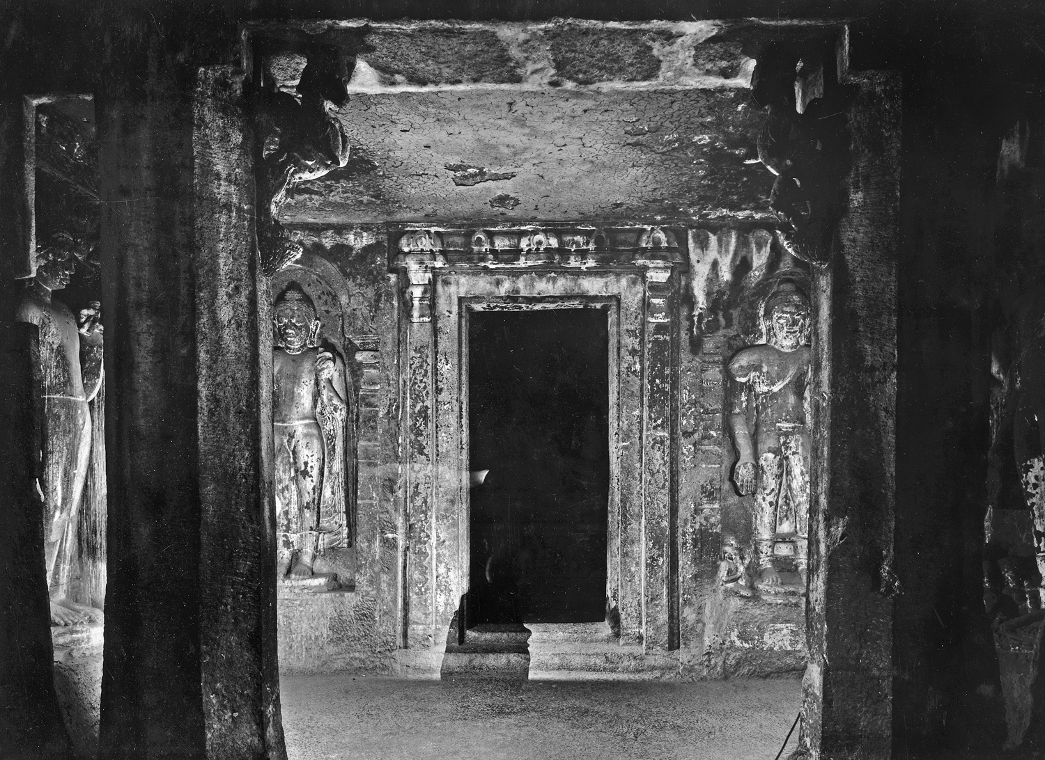 Cave 06, Ajanta, Aurangabad, Maharashtra