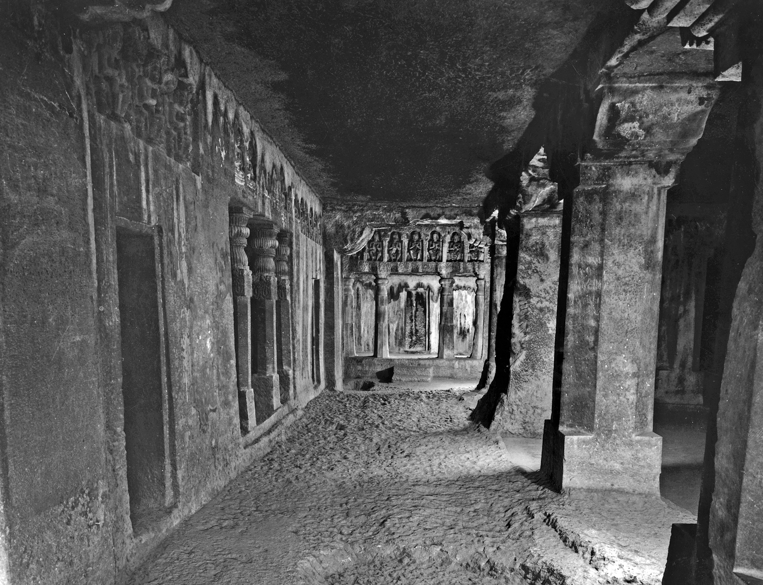 Cave 06, Ajanta, Aurangabad, Maharashtra