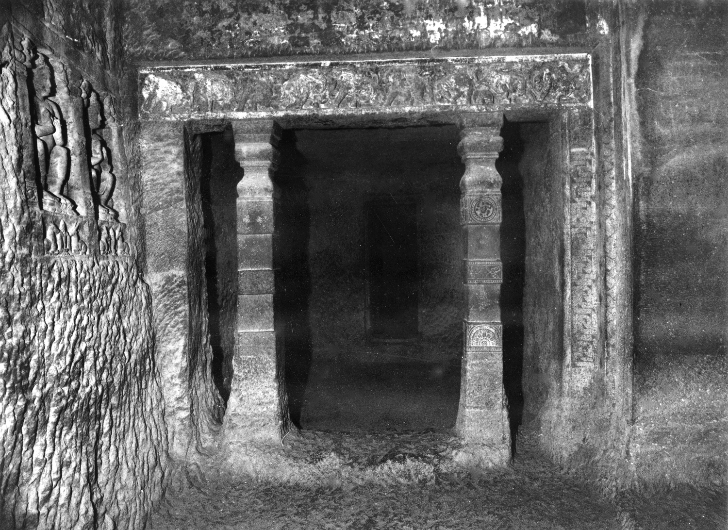 Cave 06, Ajanta, Aurangabad, Maharashtra