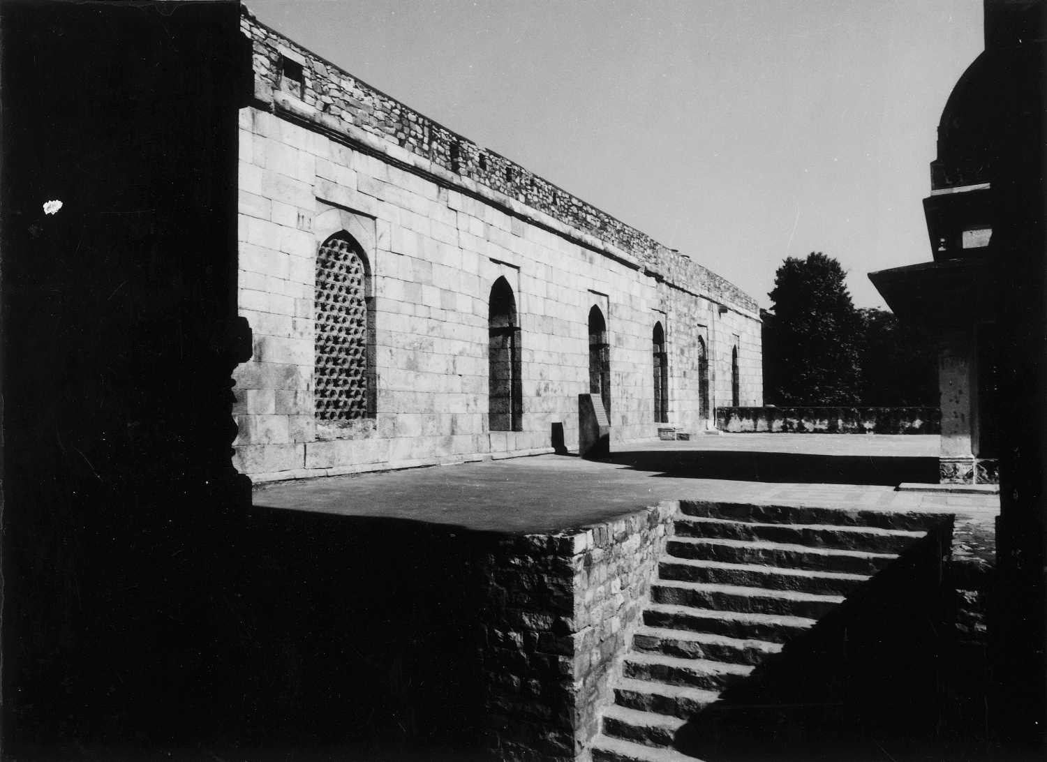 Qutb complex, Mehrauli