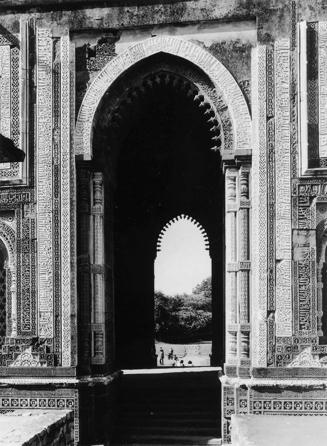 Qutb complex, Mehrauli