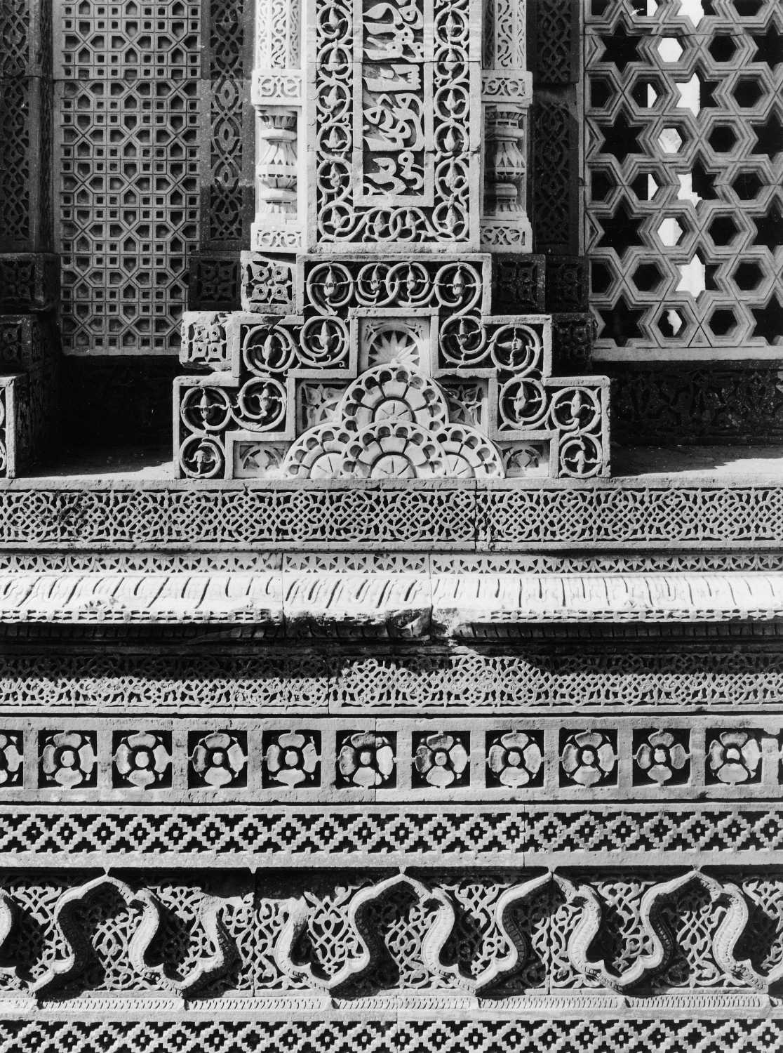 Qutb complex, Mehrauli