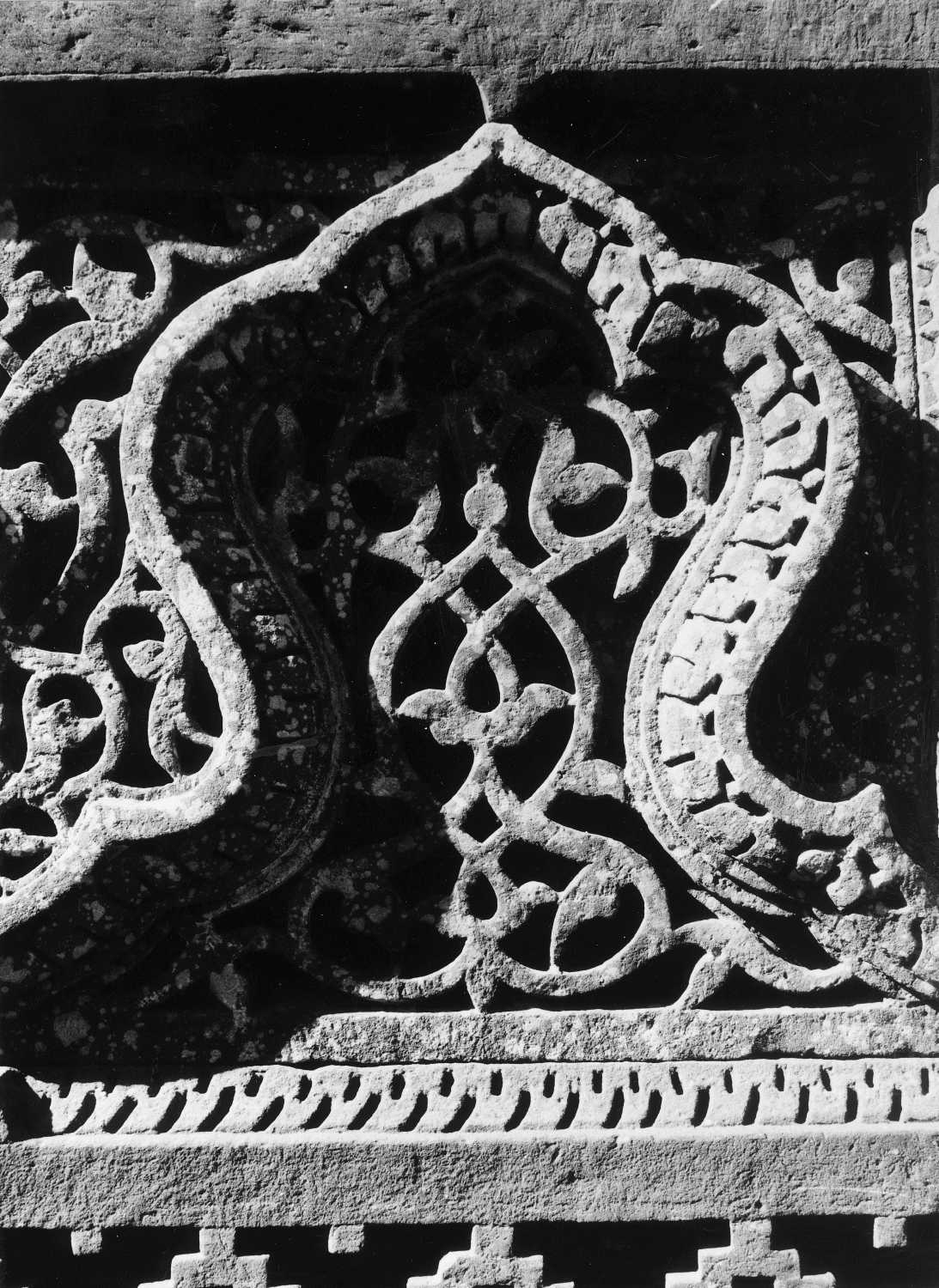 Qutb complex, Mehrauli