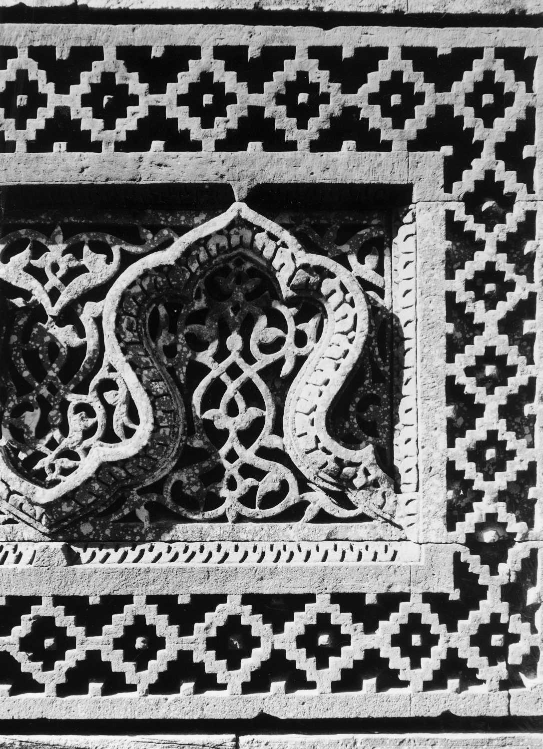 Qutb complex, Mehrauli