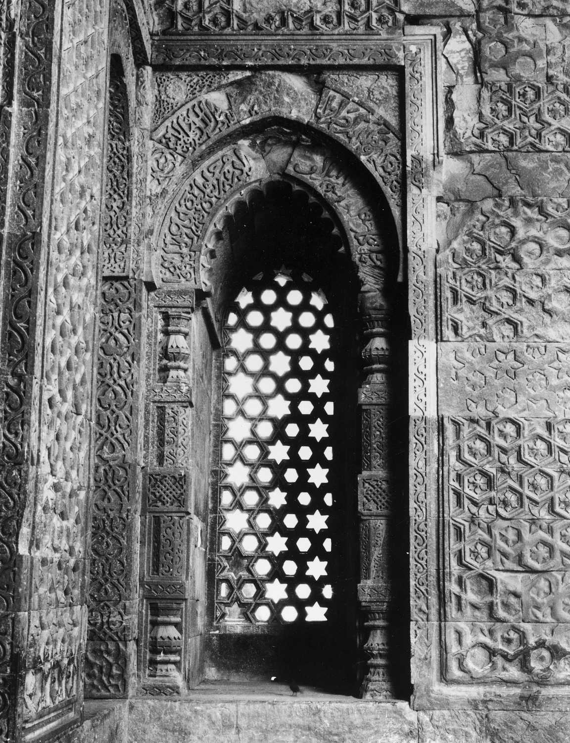 Qutb complex, Mehrauli