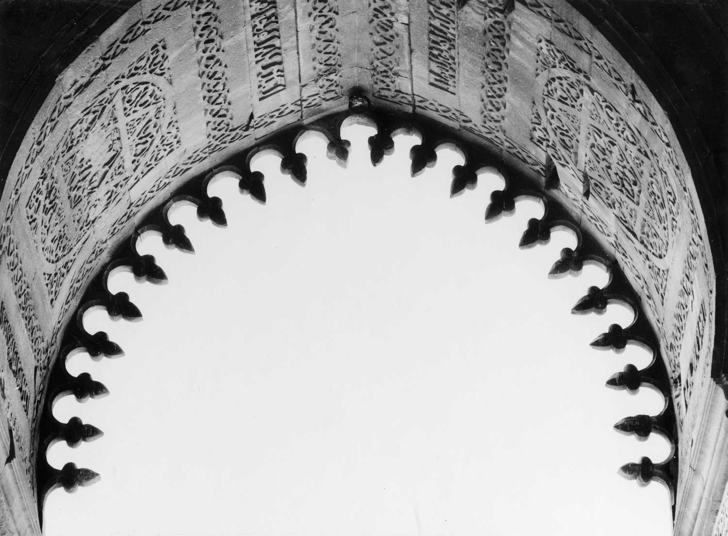 Qutb complex, Mehrauli