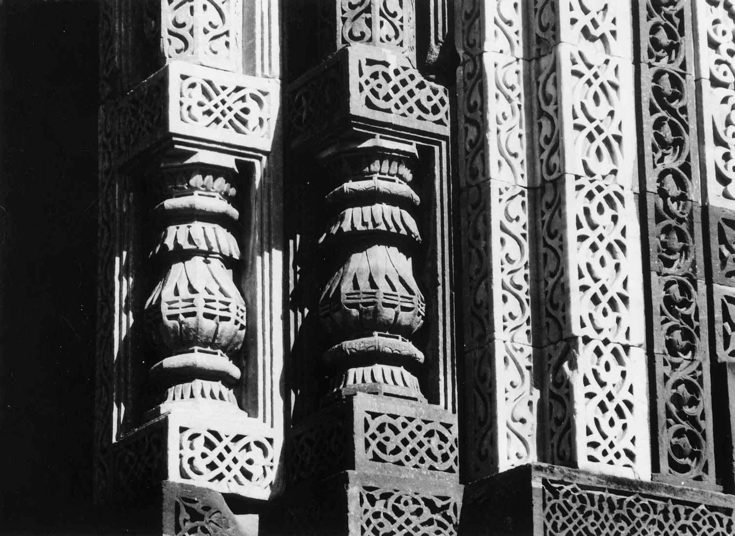 Qutb complex, Mehrauli