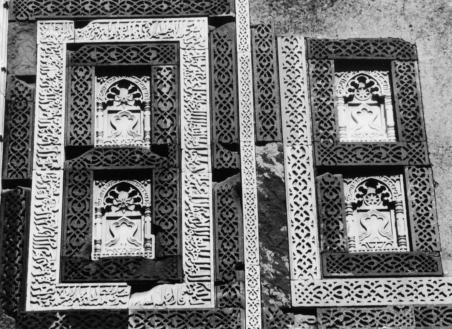 Qutb complex, Mehrauli