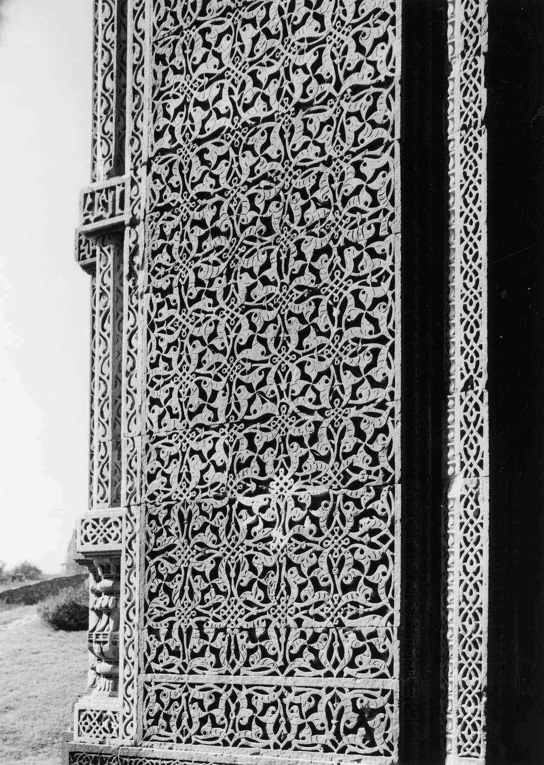 Qutb complex, Mehrauli