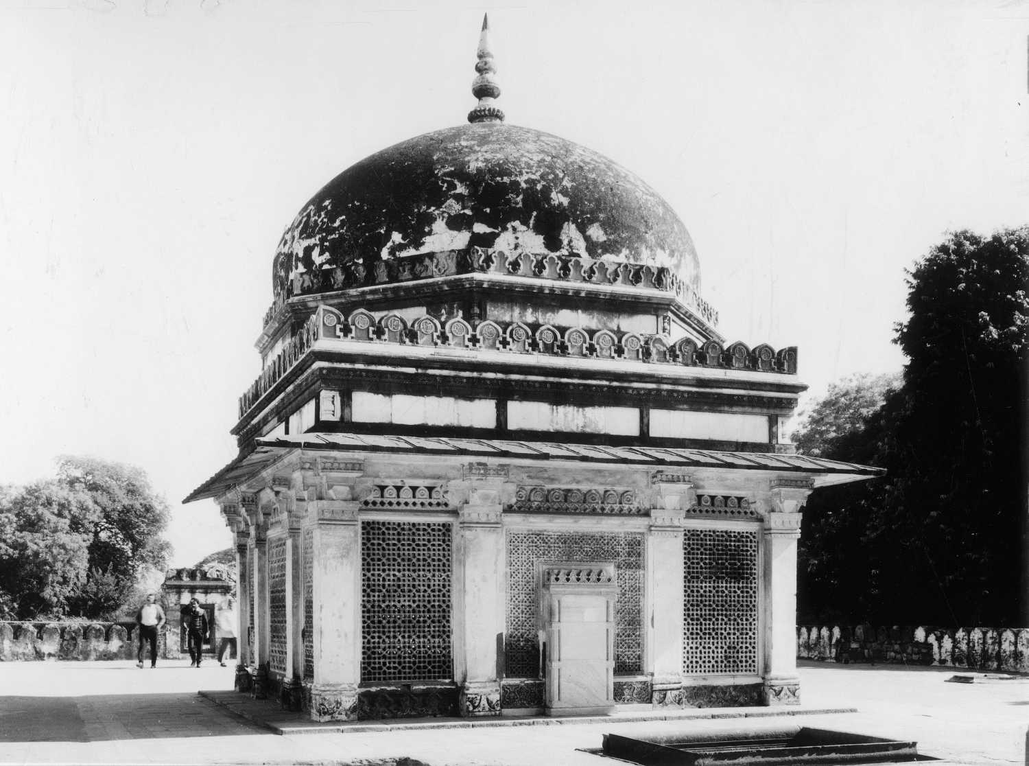 Qutb complex, Mehrauli