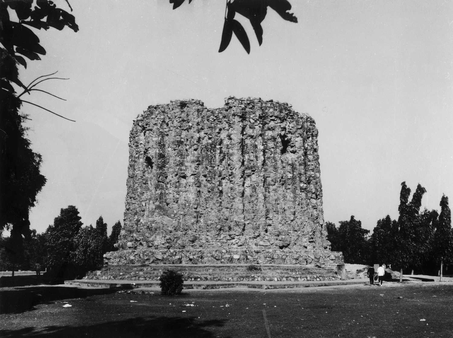 Qutb complex, Mehrauli