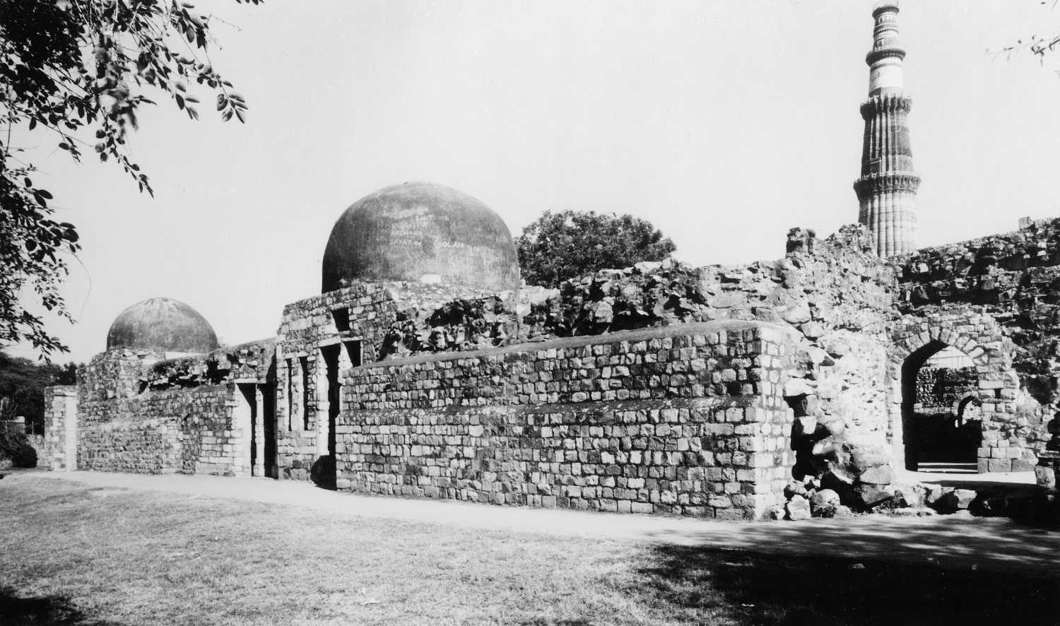 Qutb complex, Mehrauli