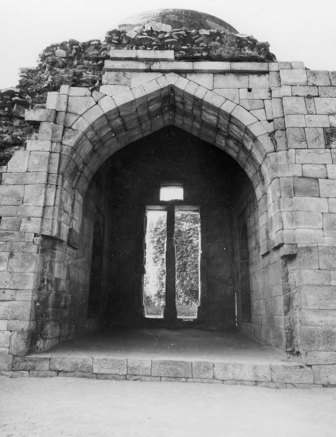 Qutb complex, Mehrauli