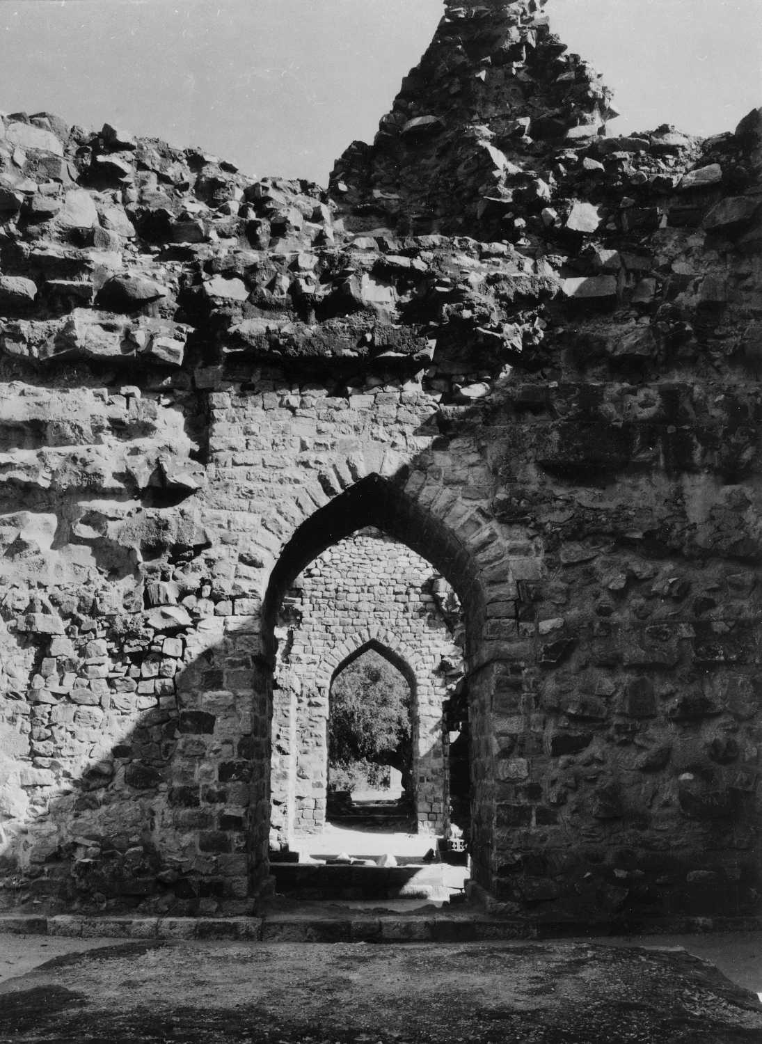 Qutb complex, Mehrauli