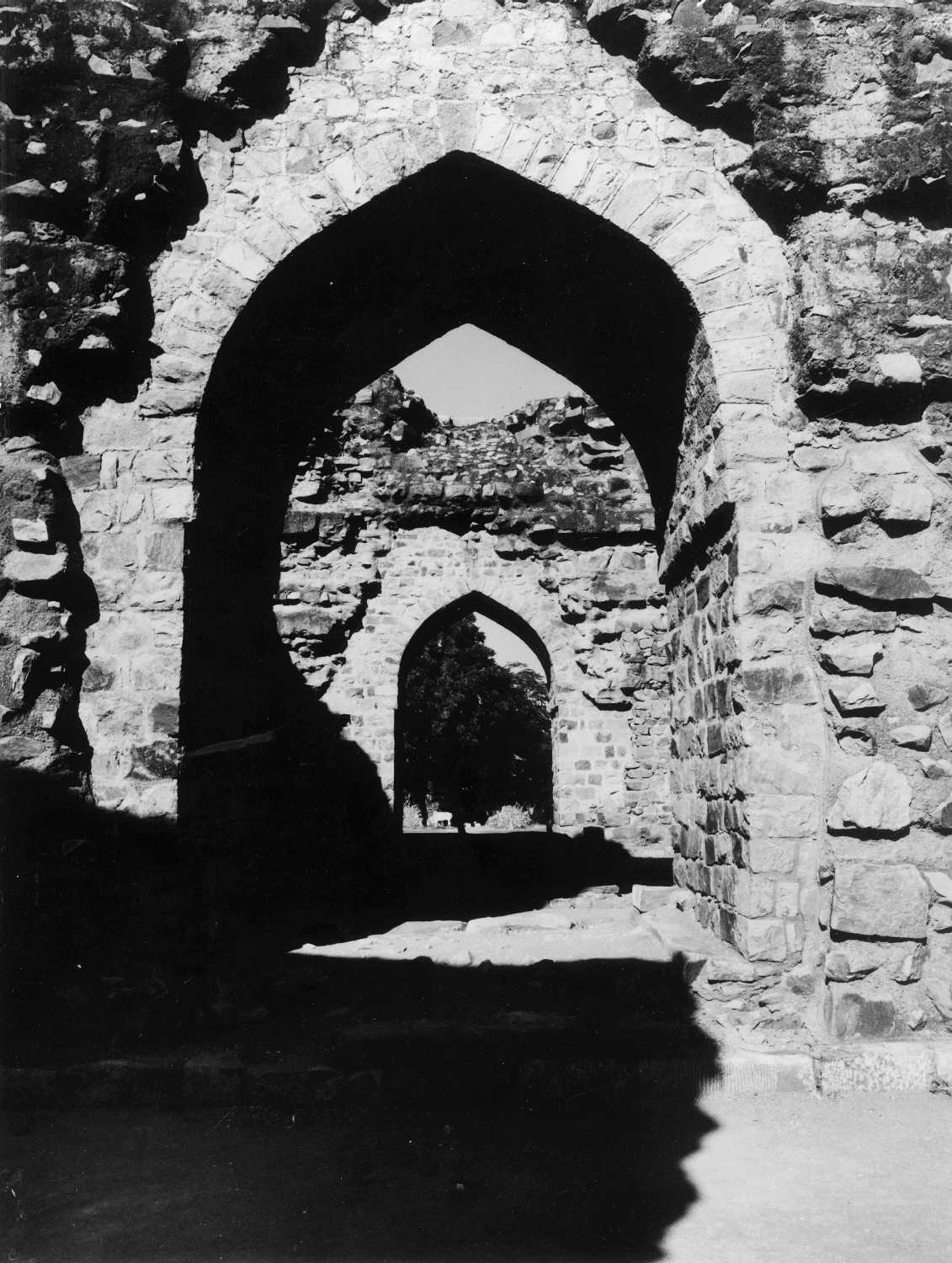 Qutb complex, Mehrauli