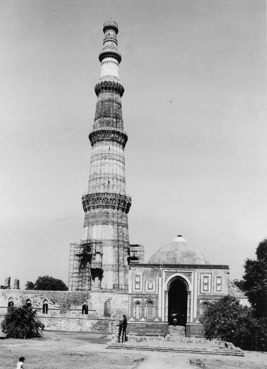 Qutb complex, Mehrauli