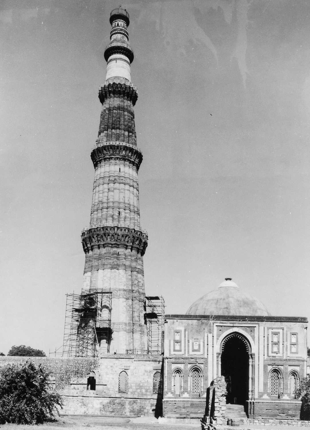 Qutb complex, Mehrauli