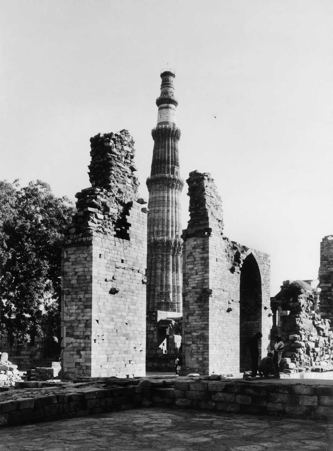 Qutb complex, Mehrauli