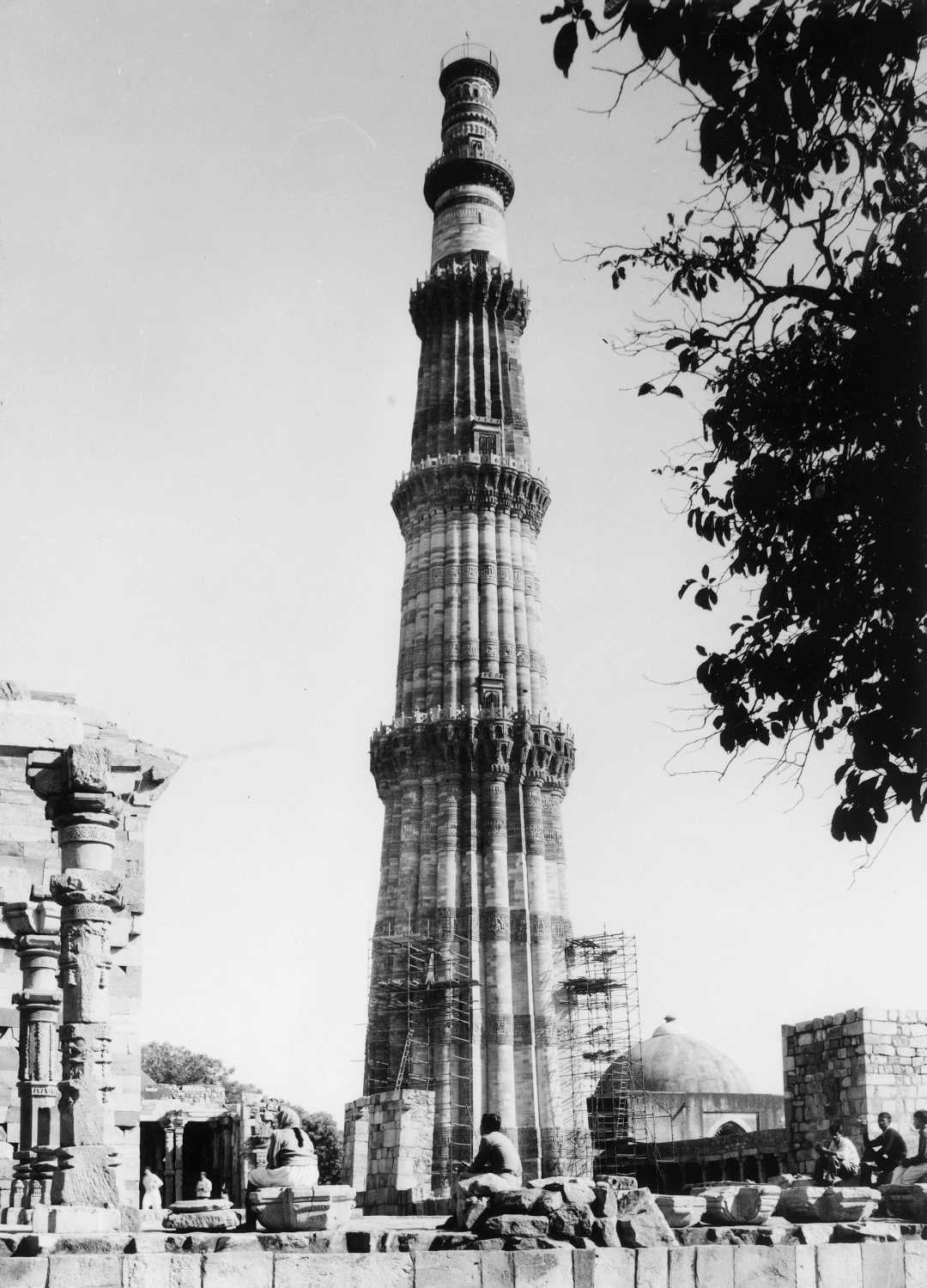 Qutb complex, Mehrauli