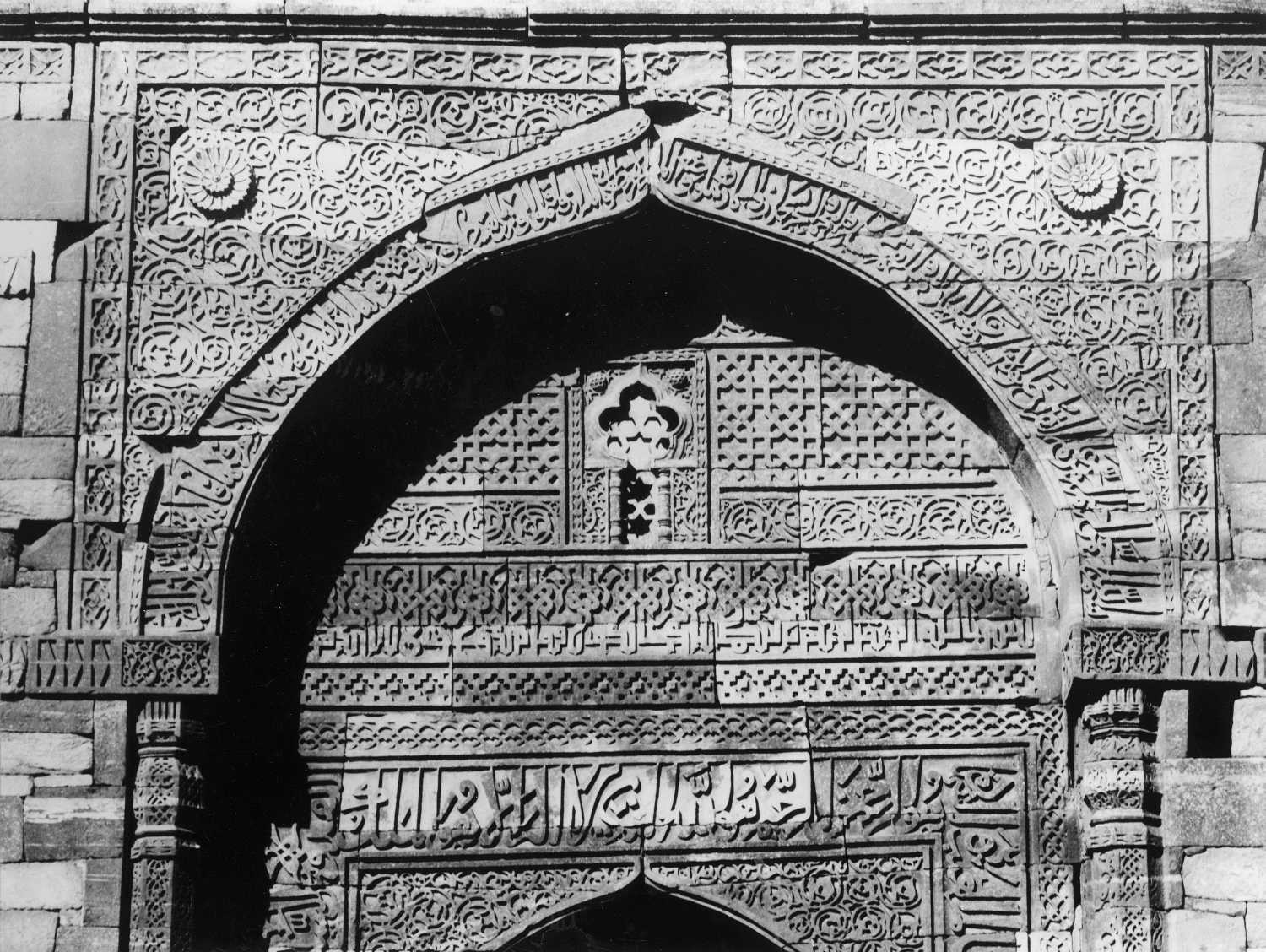 Qutb complex, Mehrauli