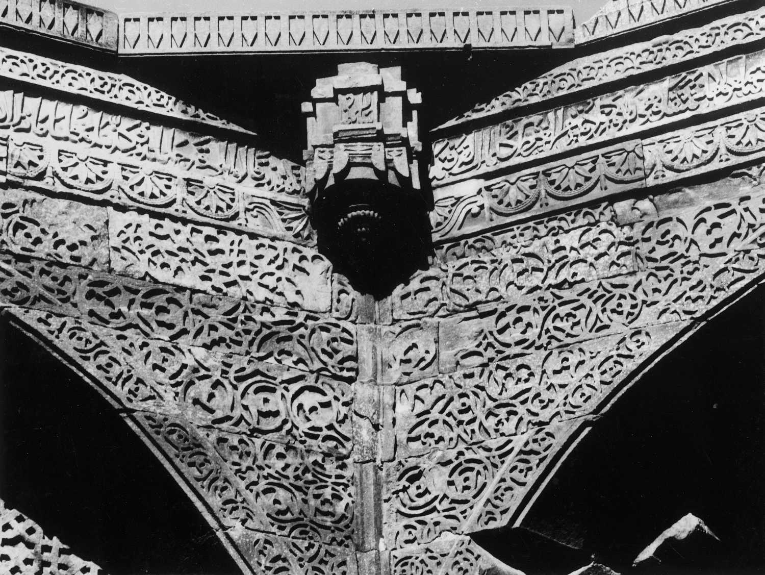 Qutb complex, Mehrauli