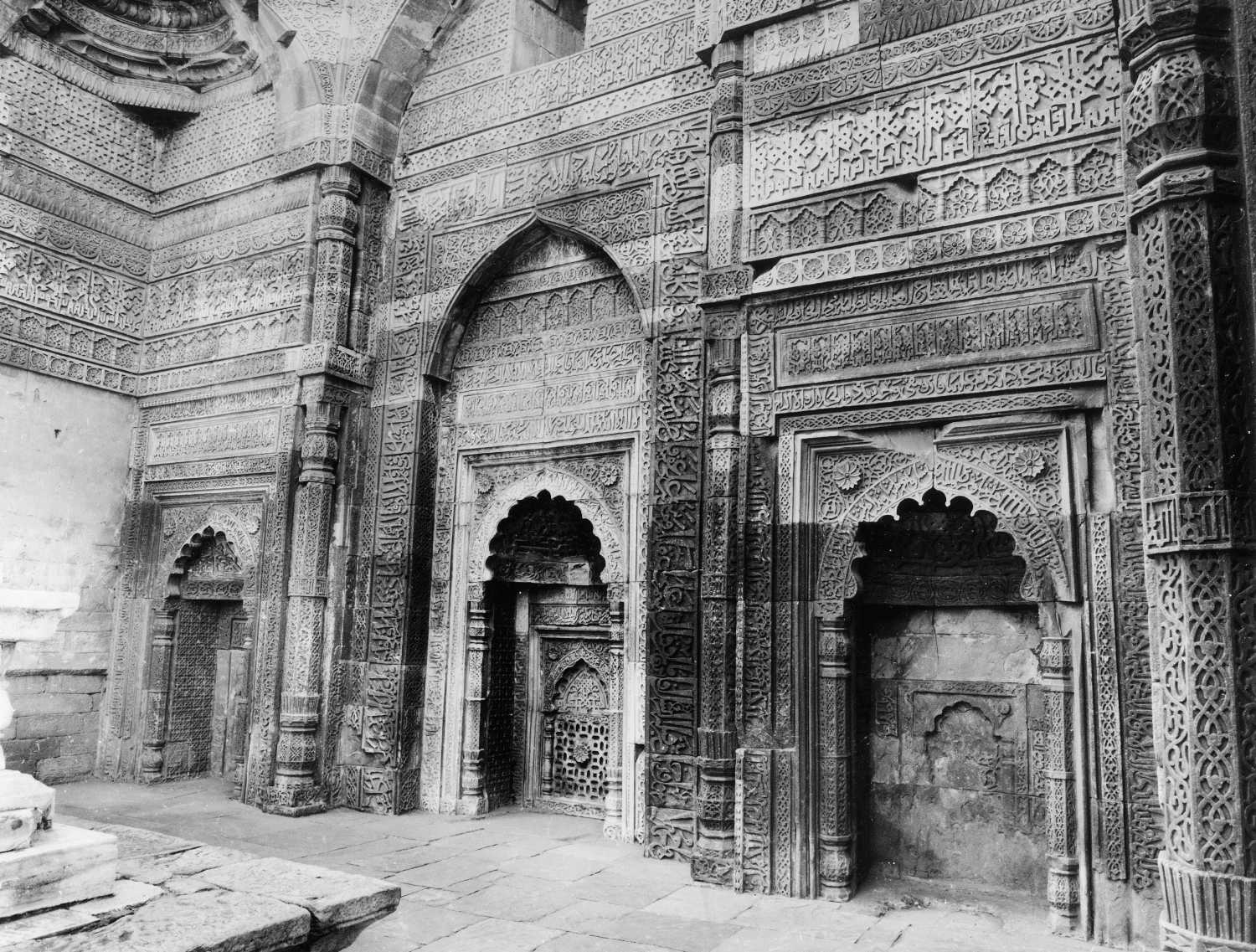 Qutb complex, Mehrauli