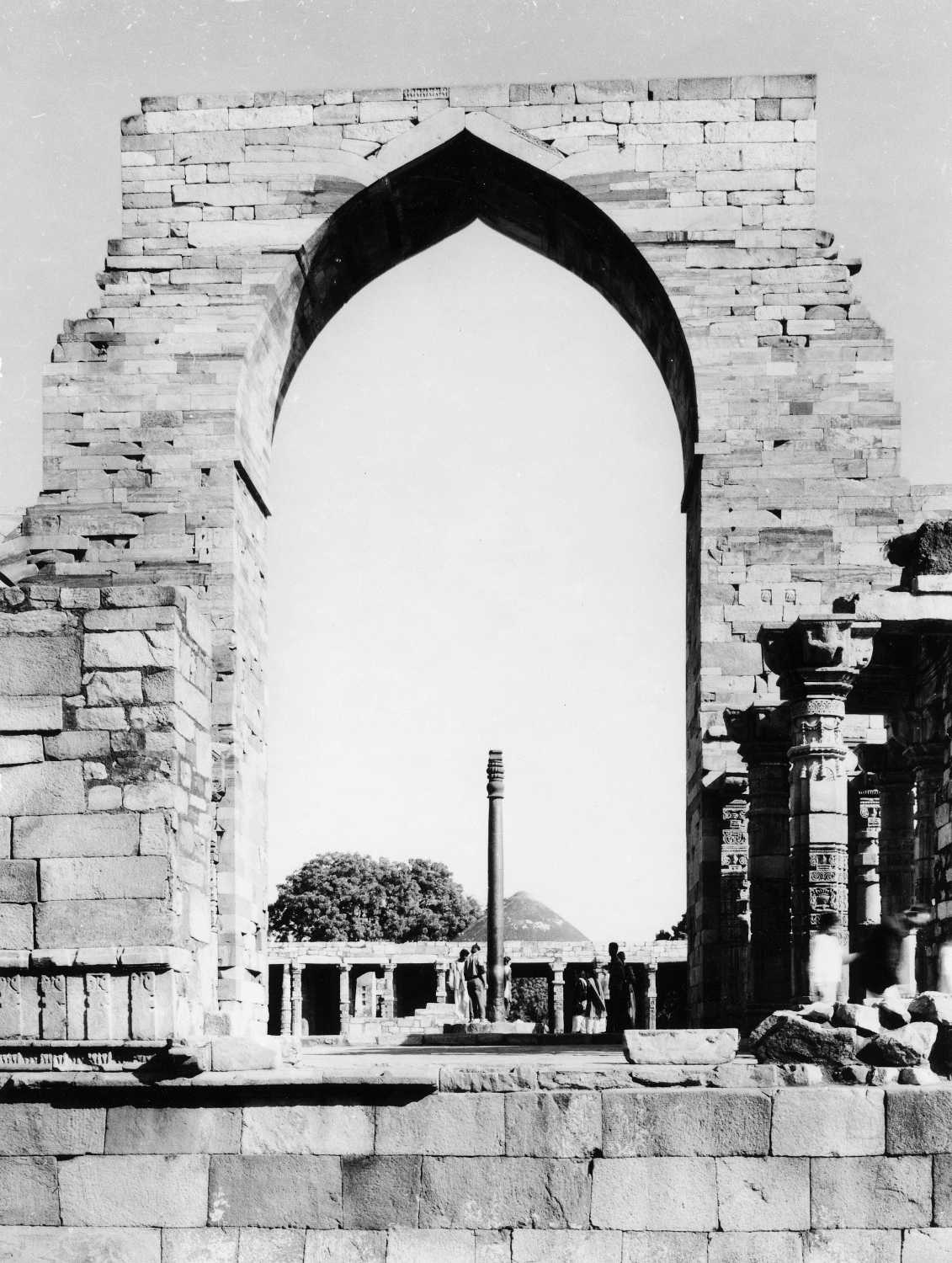 Qutb complex, Mehrauli