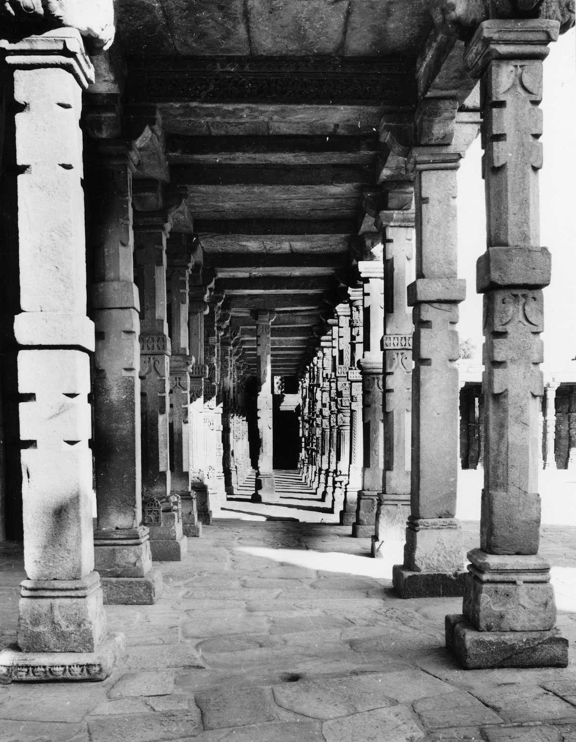 Qutb complex, Mehrauli