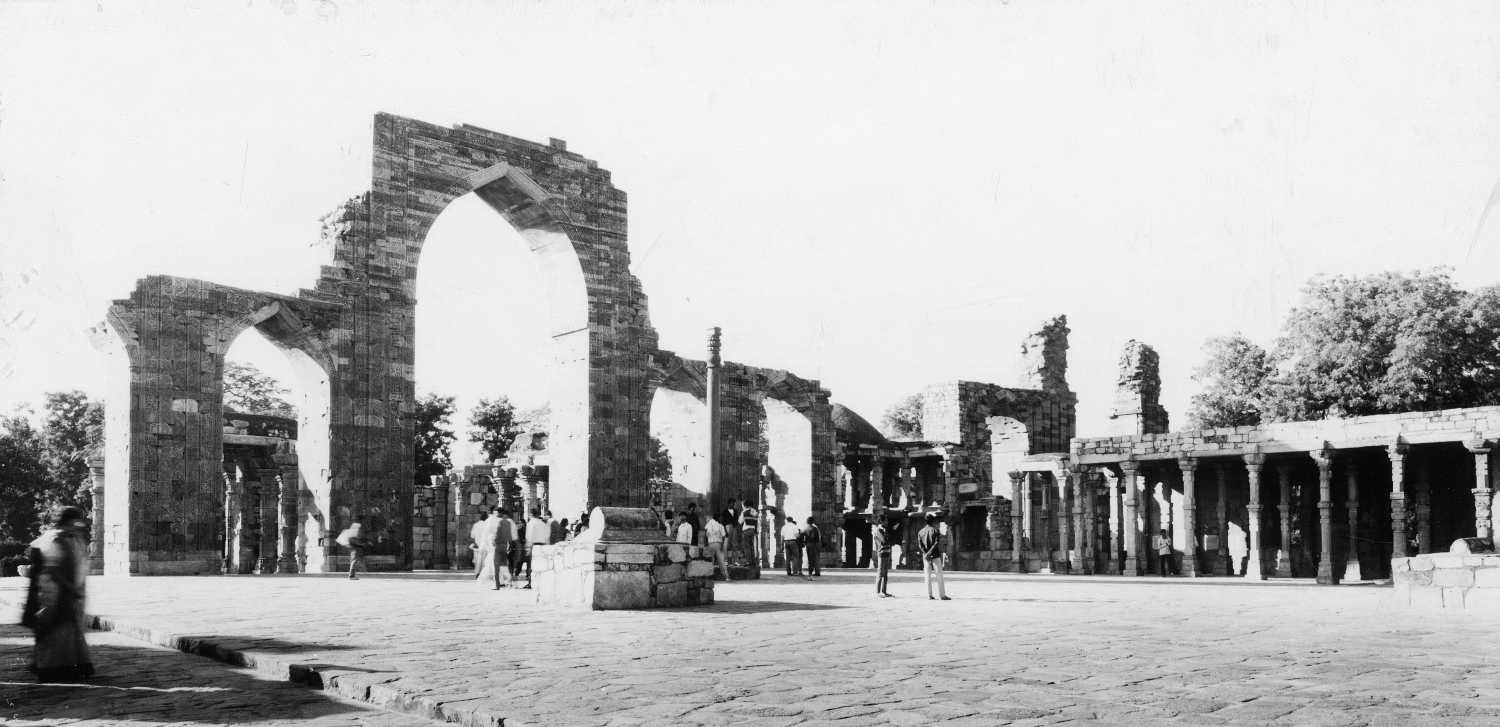 Qutb complex, Mehrauli