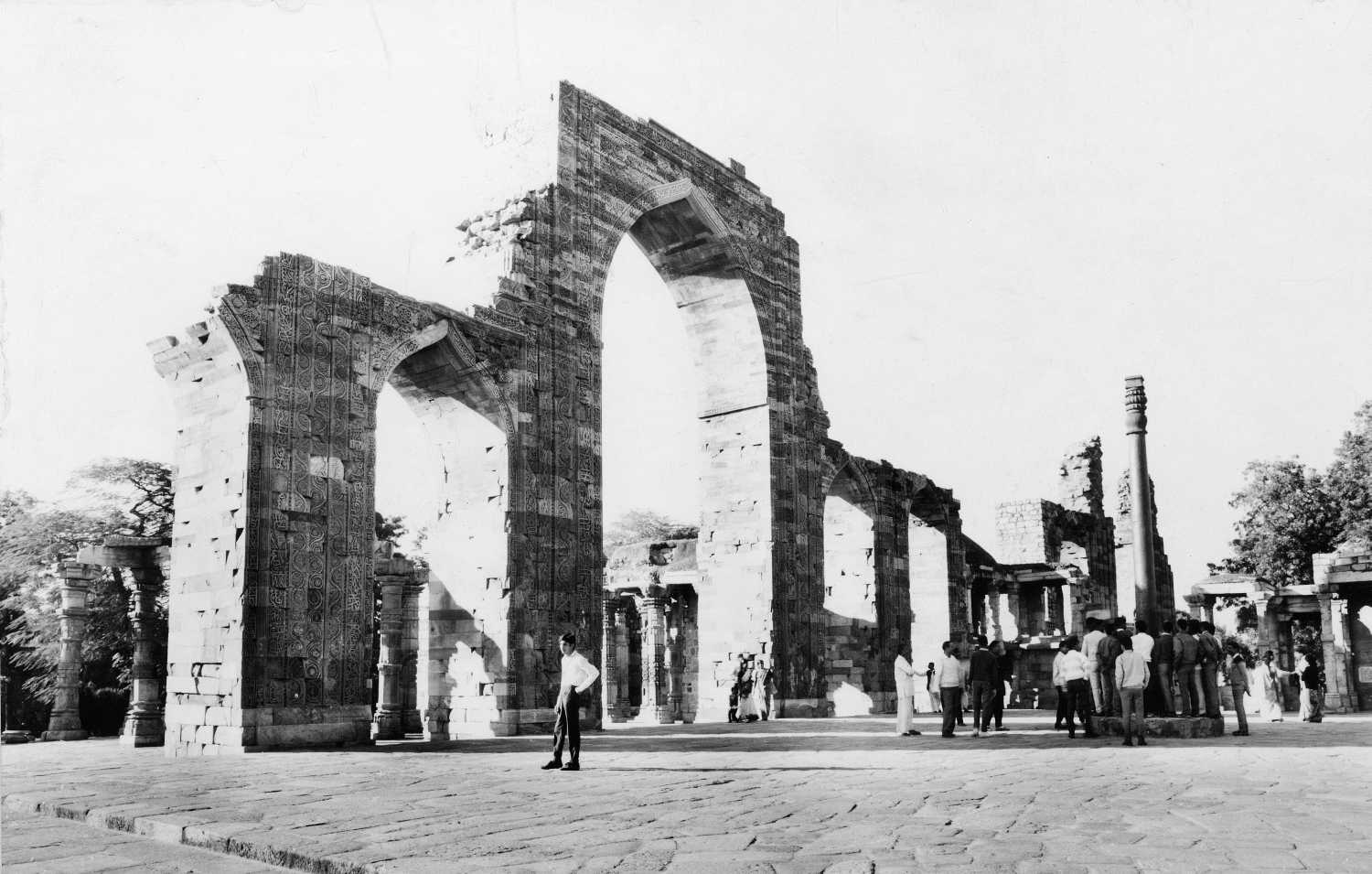 Qutb complex, Mehrauli