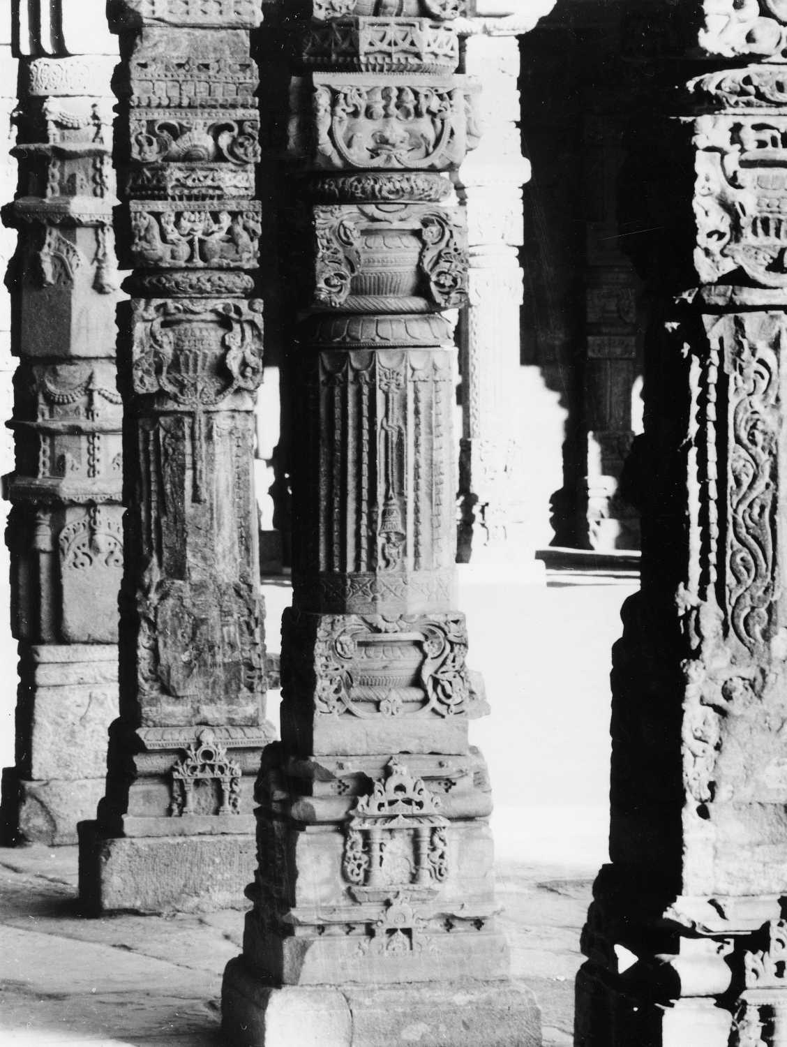 Qutb complex, Mehrauli