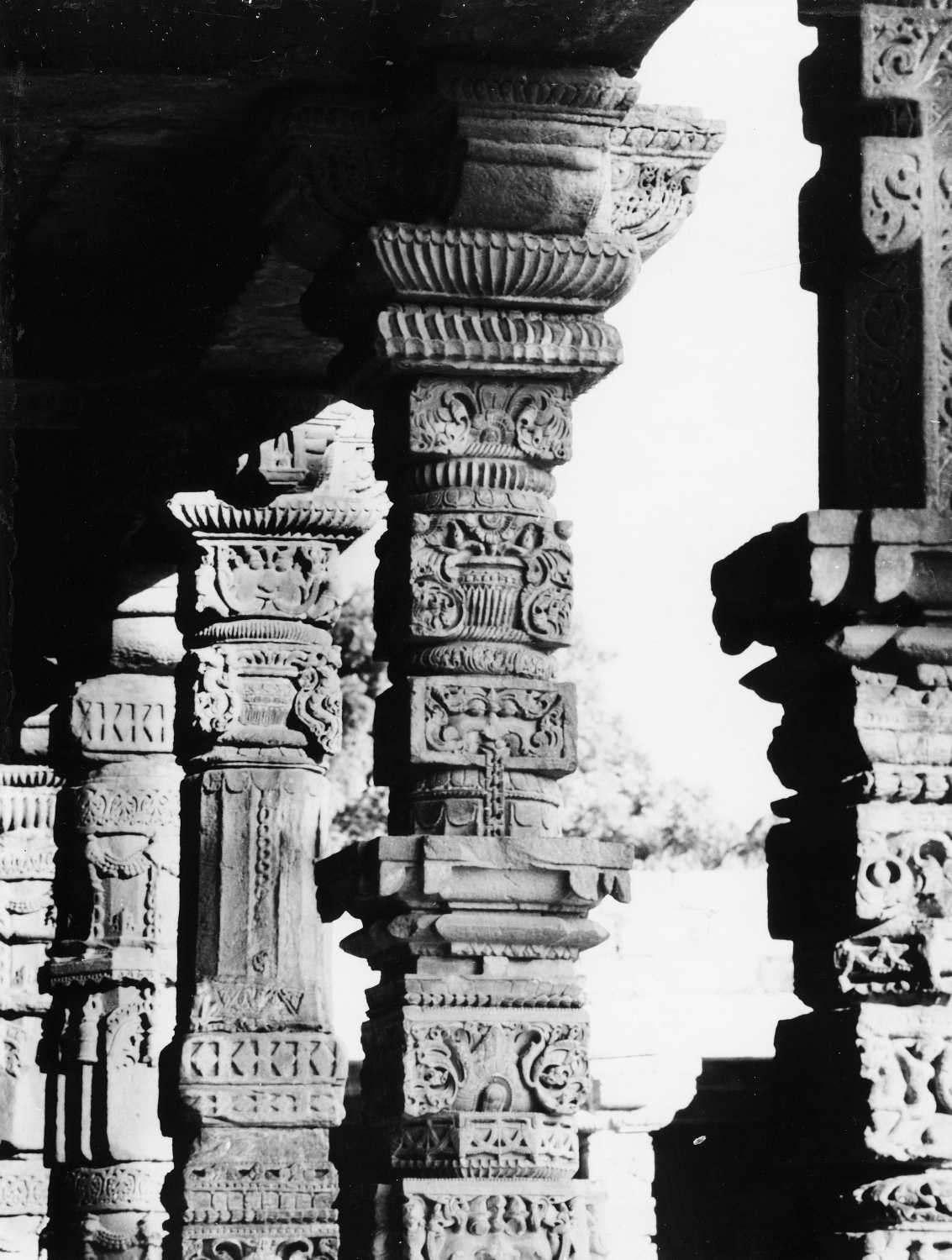 Qutb complex, Mehrauli