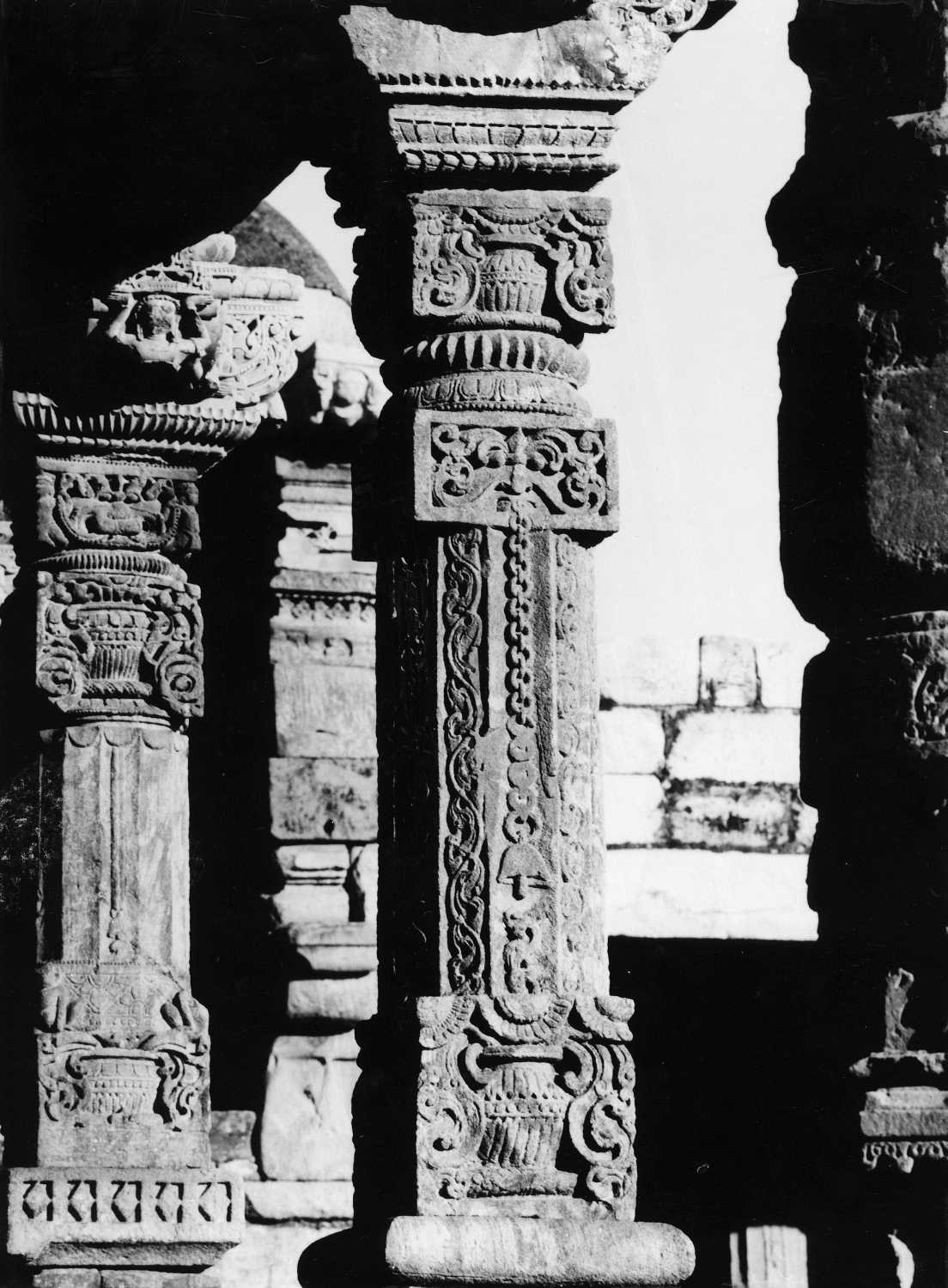Qutb complex, Mehrauli