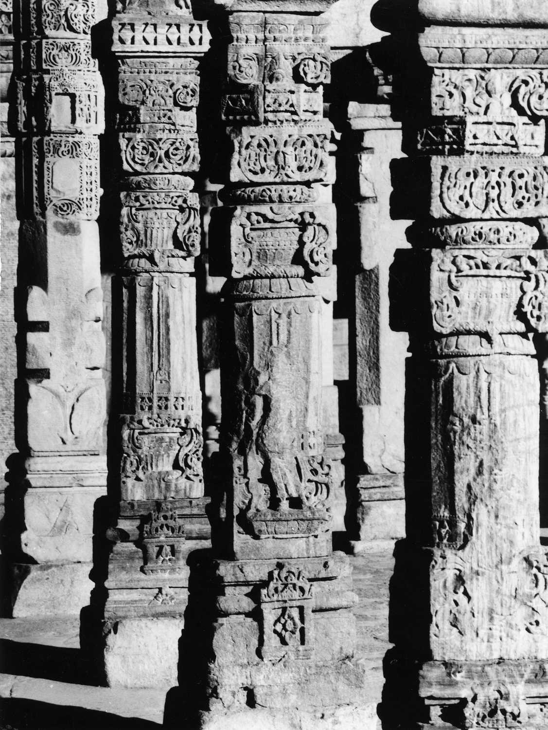 Qutb complex, Mehrauli