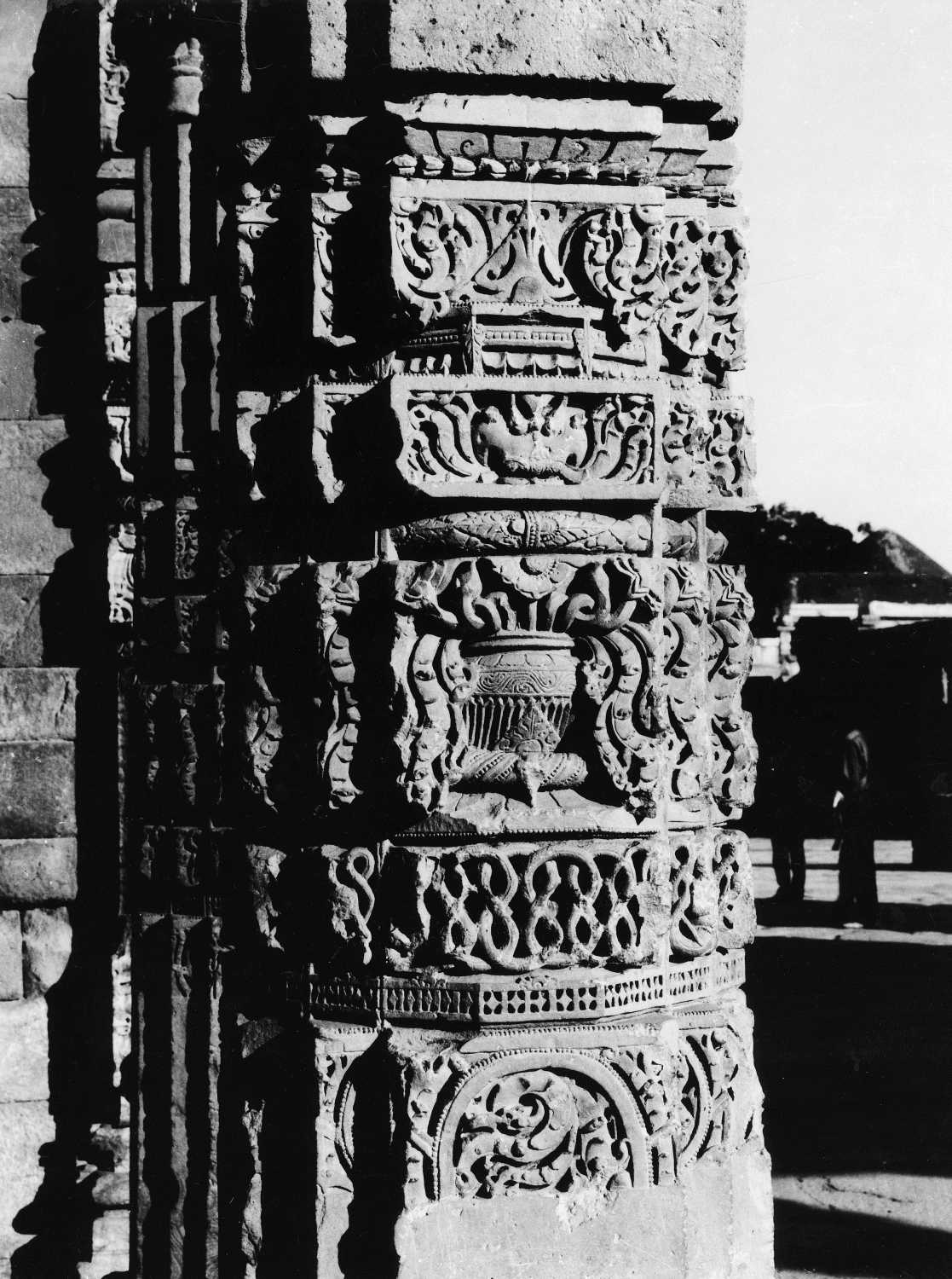 Qutb complex, Mehrauli