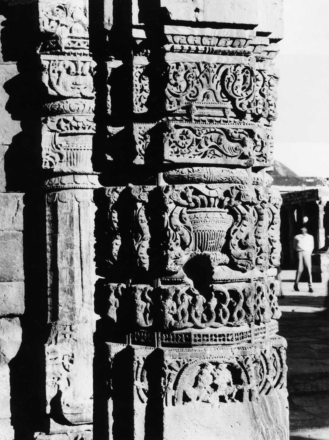 Qutb complex, Mehrauli