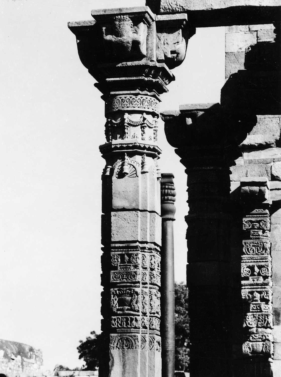 Qutb complex, Mehrauli