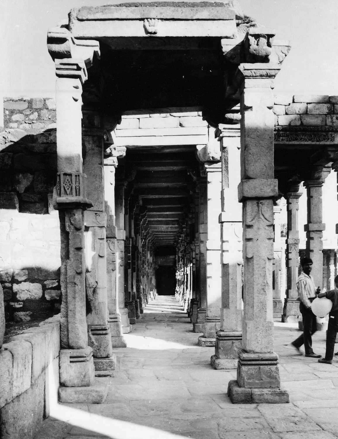 Qutb complex, Mehrauli