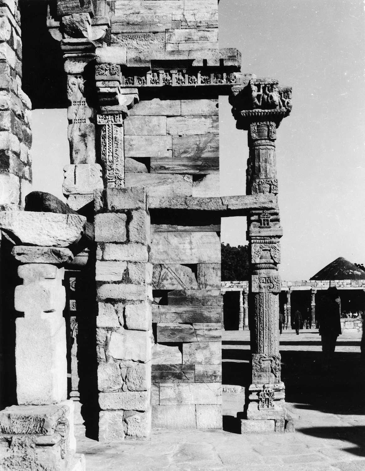 Qutb complex, Mehrauli