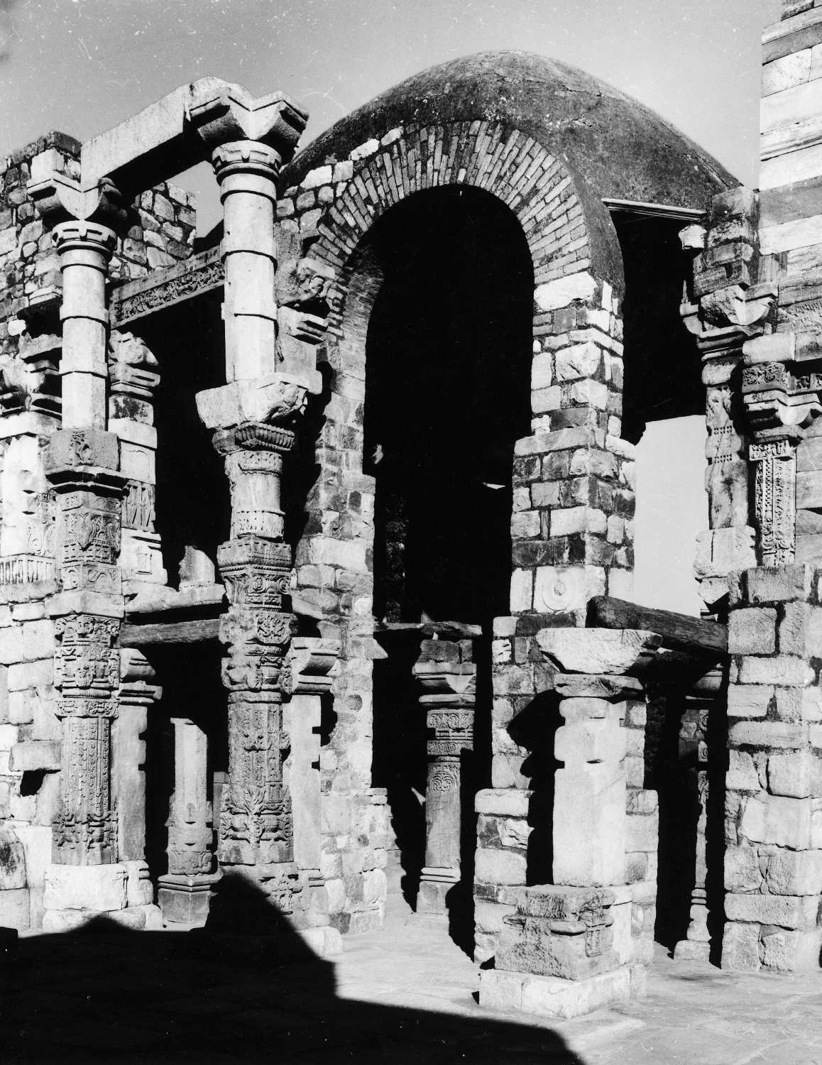Qutb complex, Mehrauli