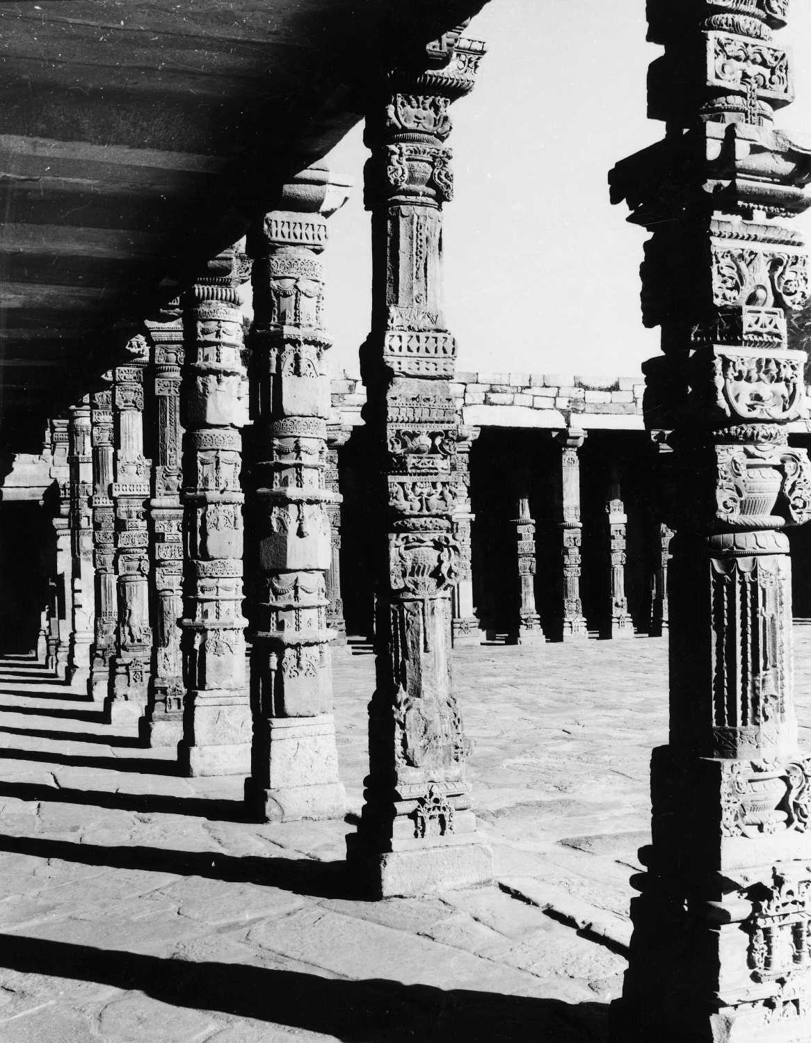 Qutb complex, Mehrauli