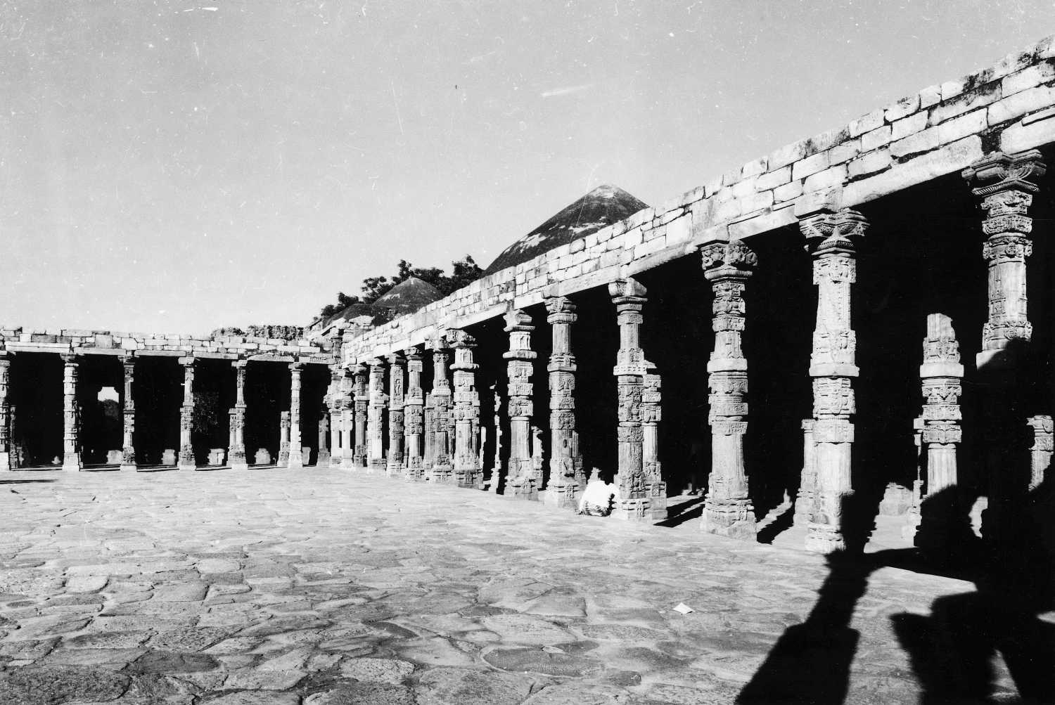 Qutb complex, Mehrauli