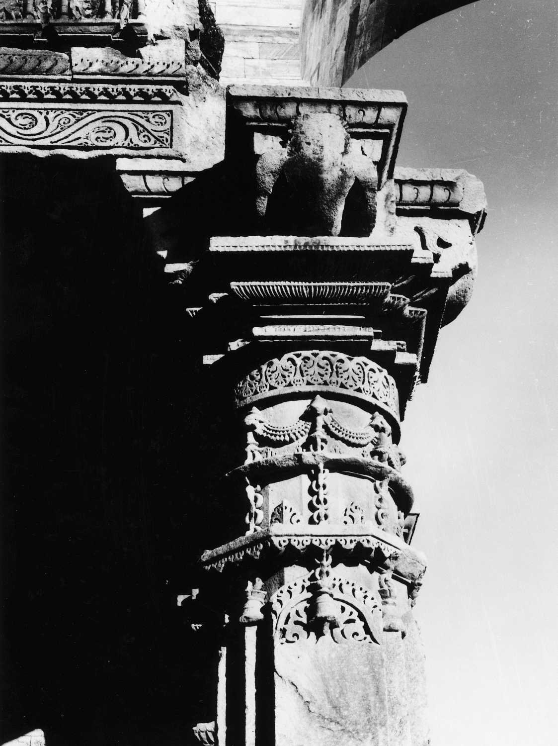Qutb complex, Mehrauli