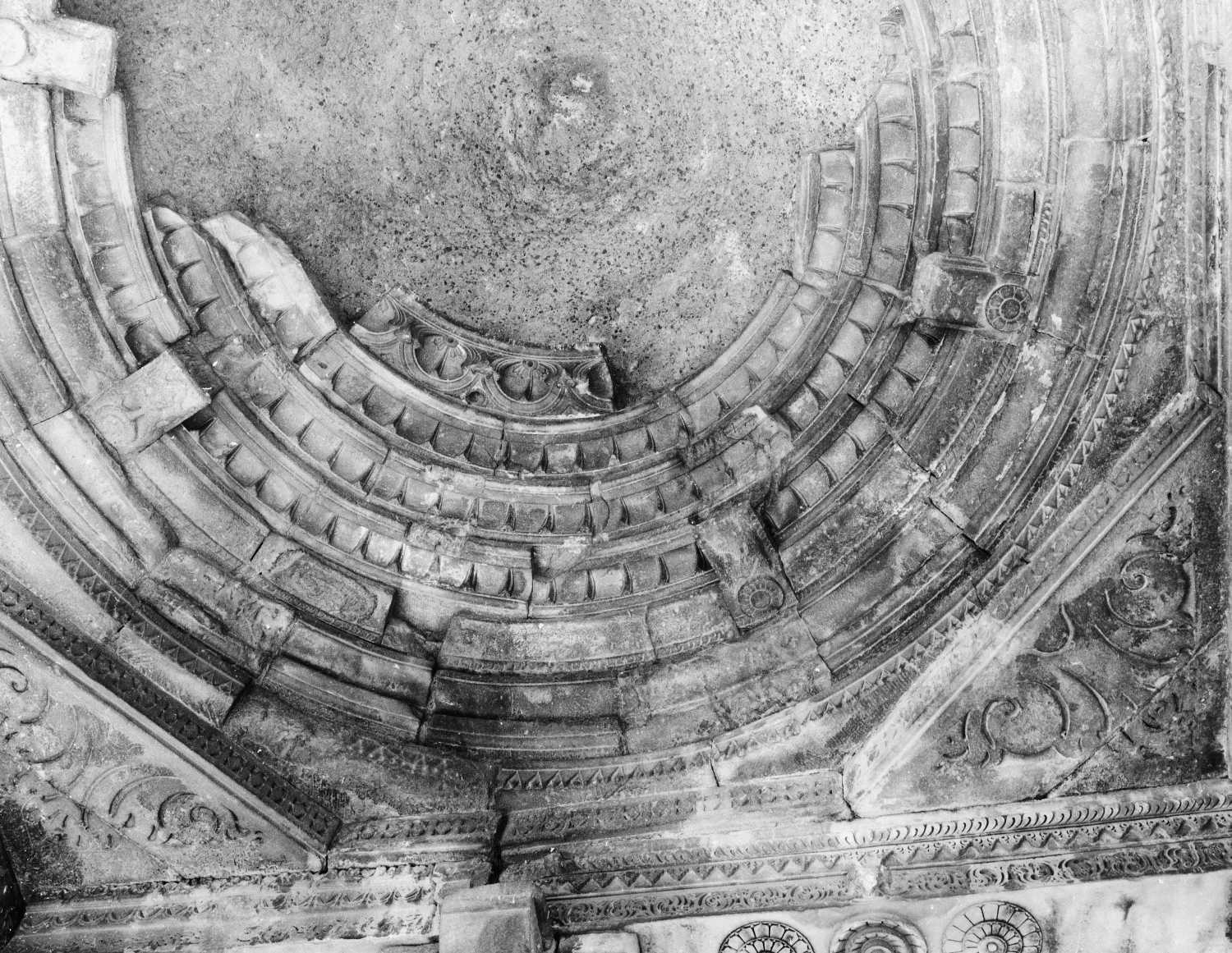 Qutb complex, Mehrauli