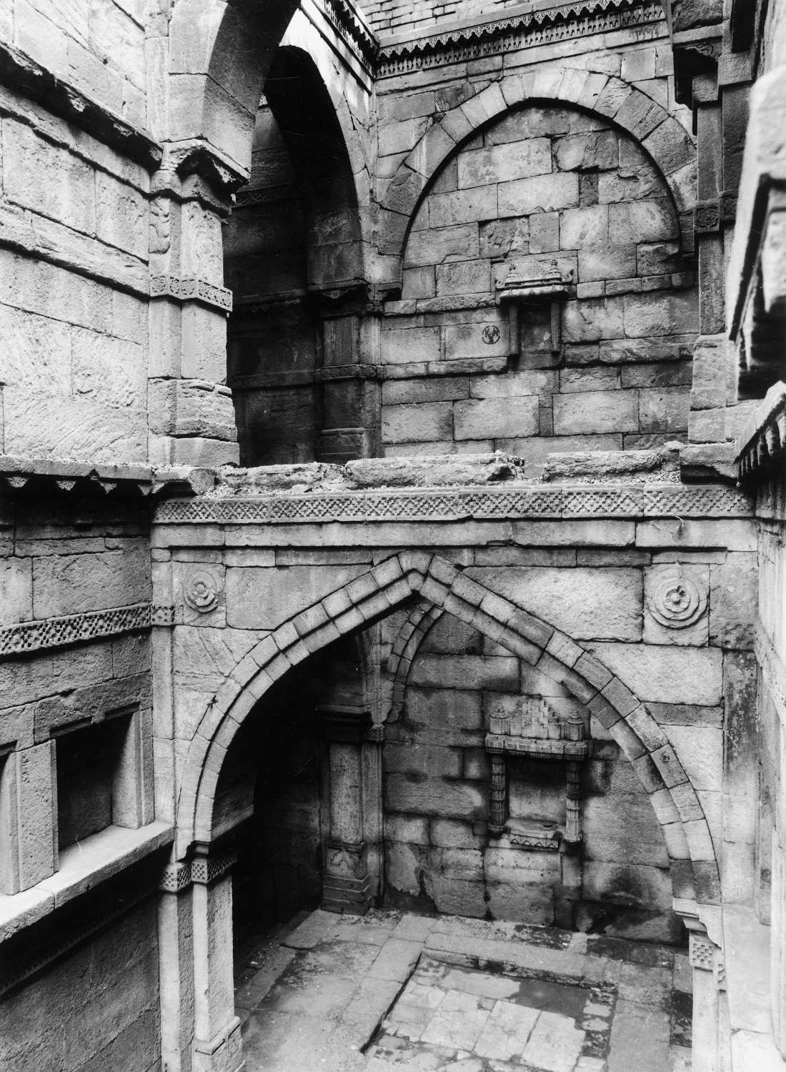 Amritvarsini vav