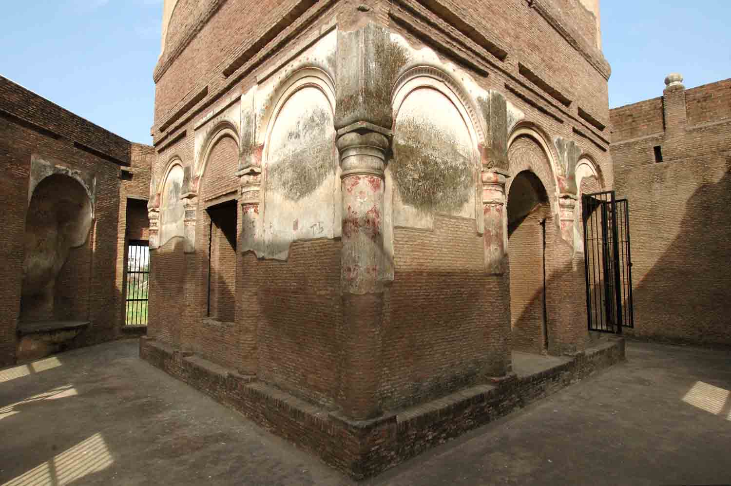 Baradari, Batala