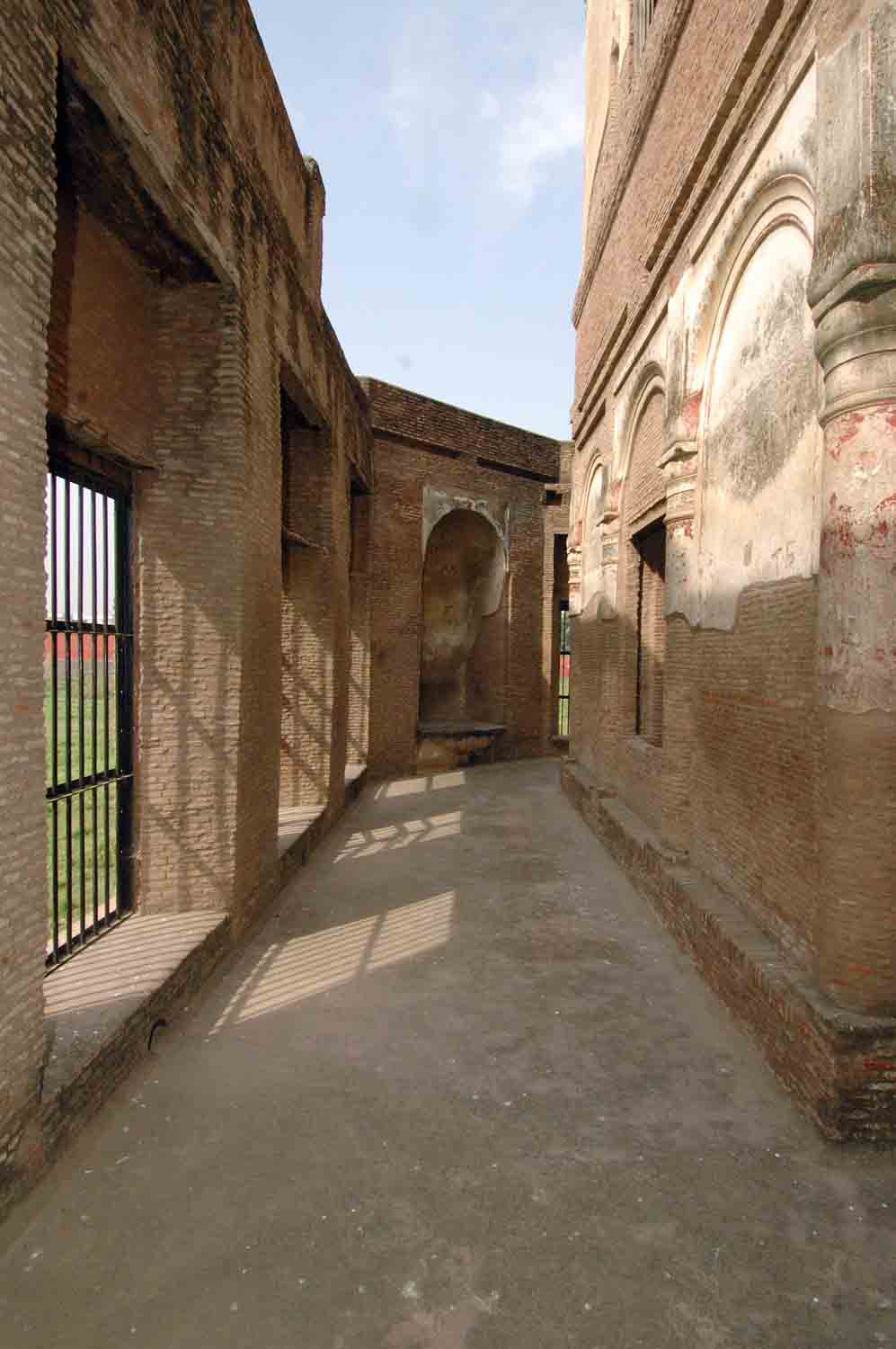 Baradari, Batala