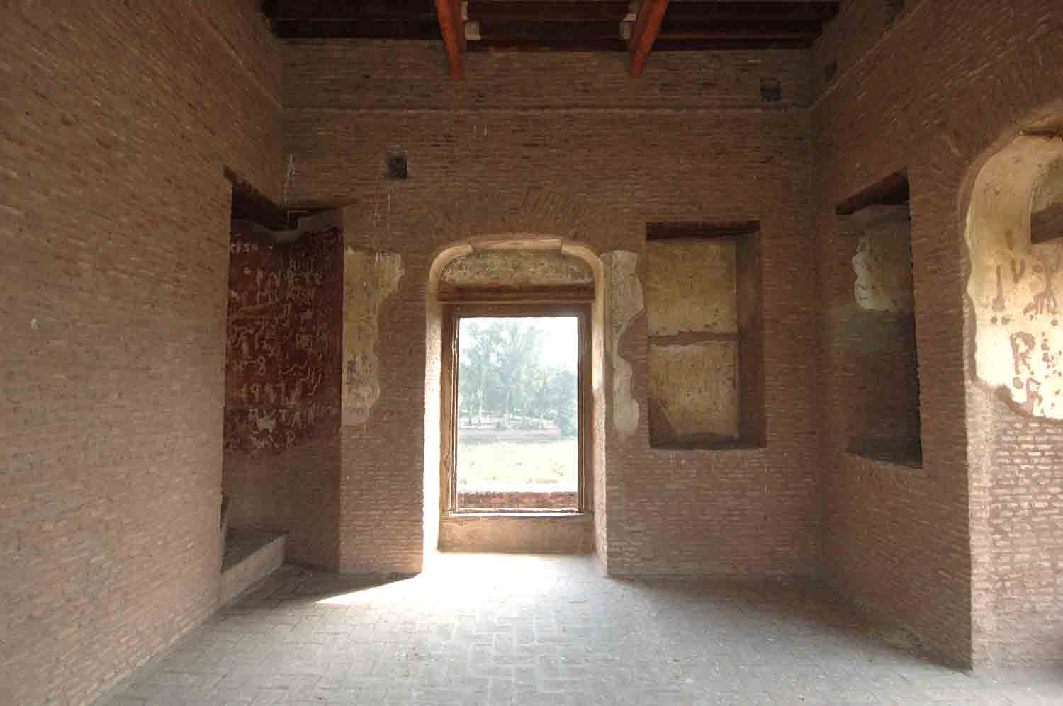 Baradari, Batala