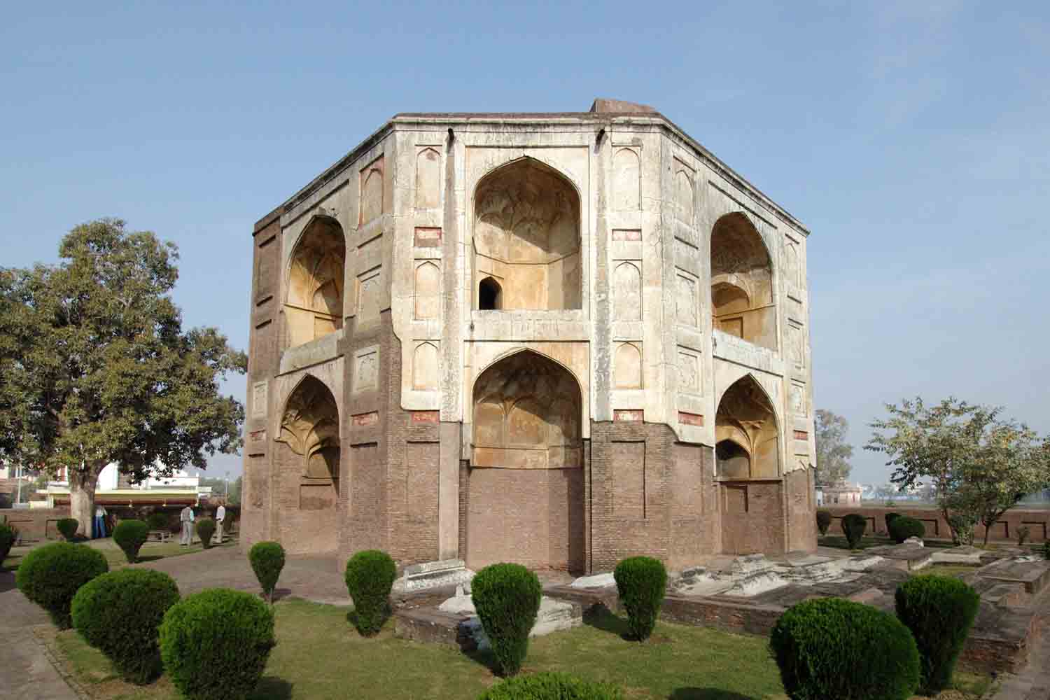 Tomb of Shamsher Khan, Batala
